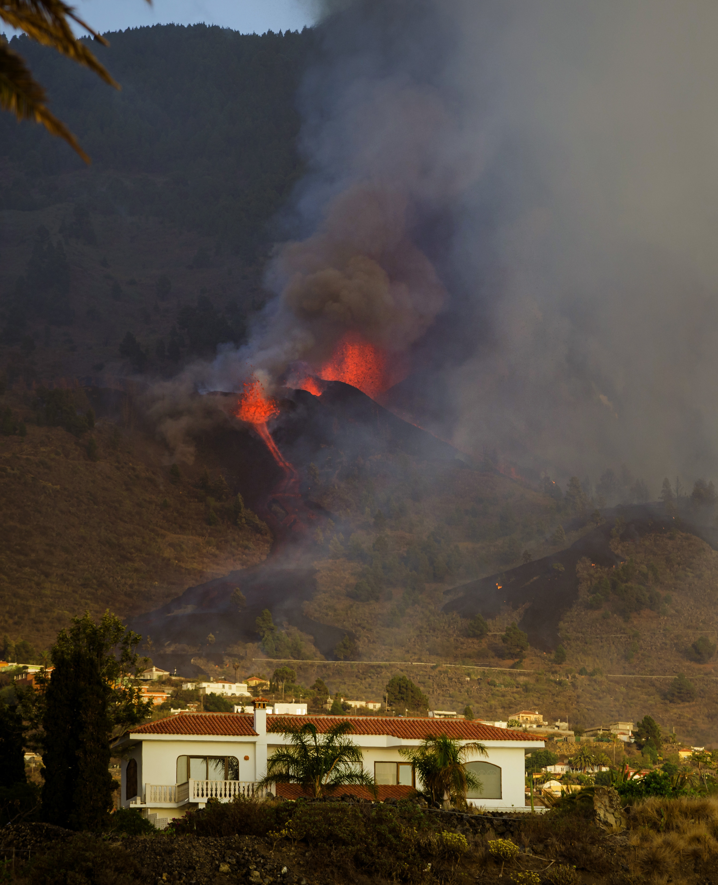 Photos: Volcano on Spain's Canary Islands erupts, sparking mass evacuations