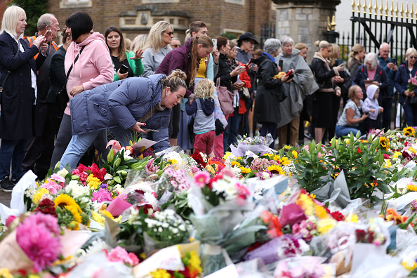 Photos: Queen Elizabeth II tributes continue across UK as royals, public grieve
