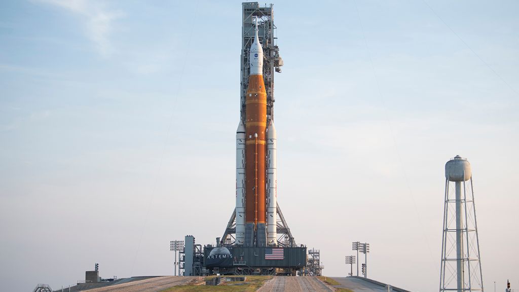 Photos: NASA's Artemis I moon rocket arrives at launch pad