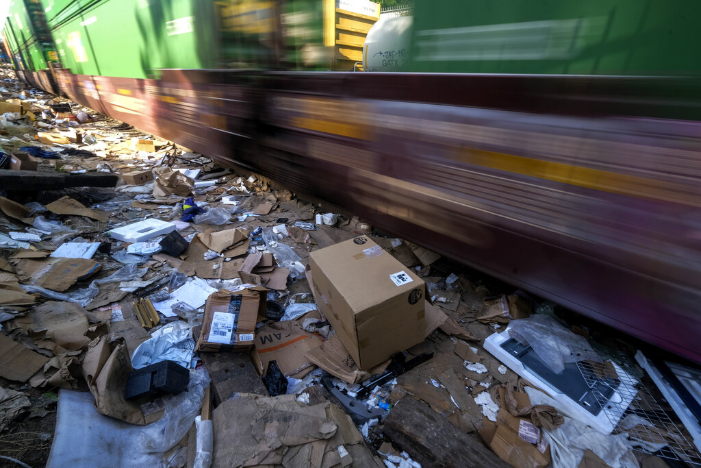 Thieves target LA freight trains