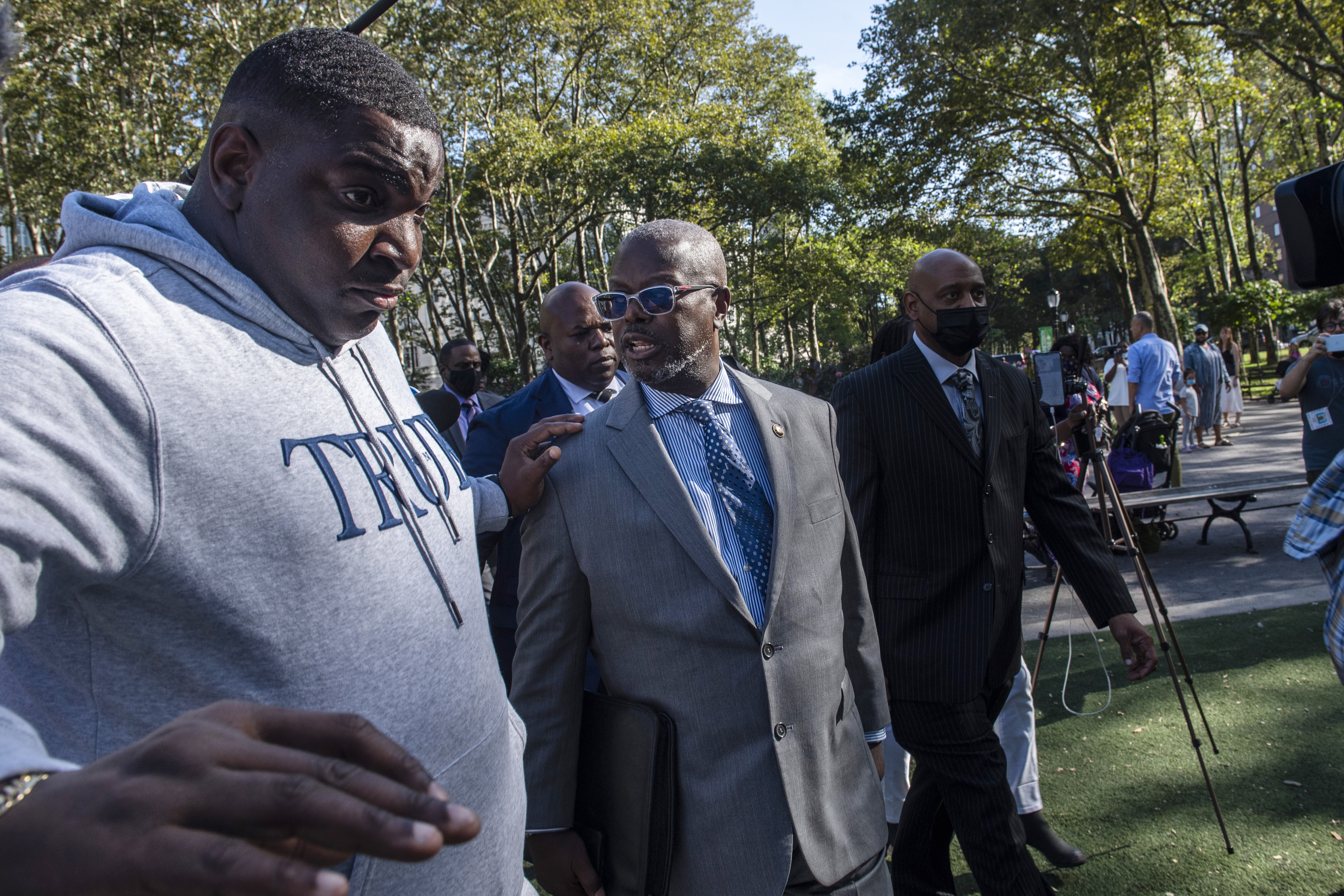 Images: R. Kelly found guilty of racketeering, sex trafficking charges