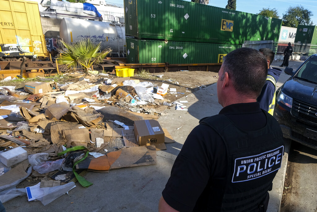 Thieves target LA freight trains