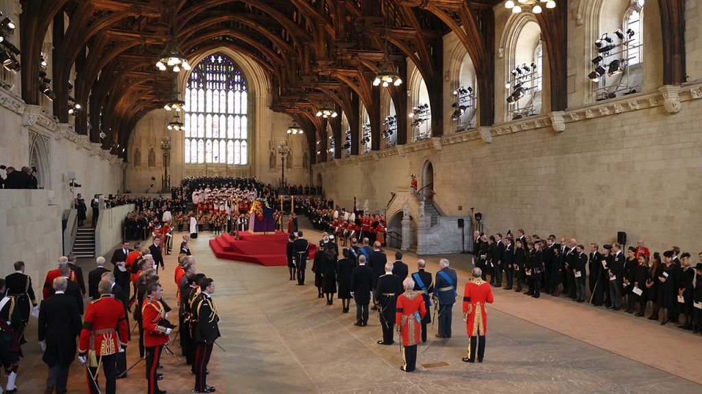 Photos: Mourners pay respects as Queen Elizabeth II lies in state