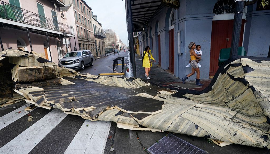 Ida damages buildings, floods roads on Gulf Coast