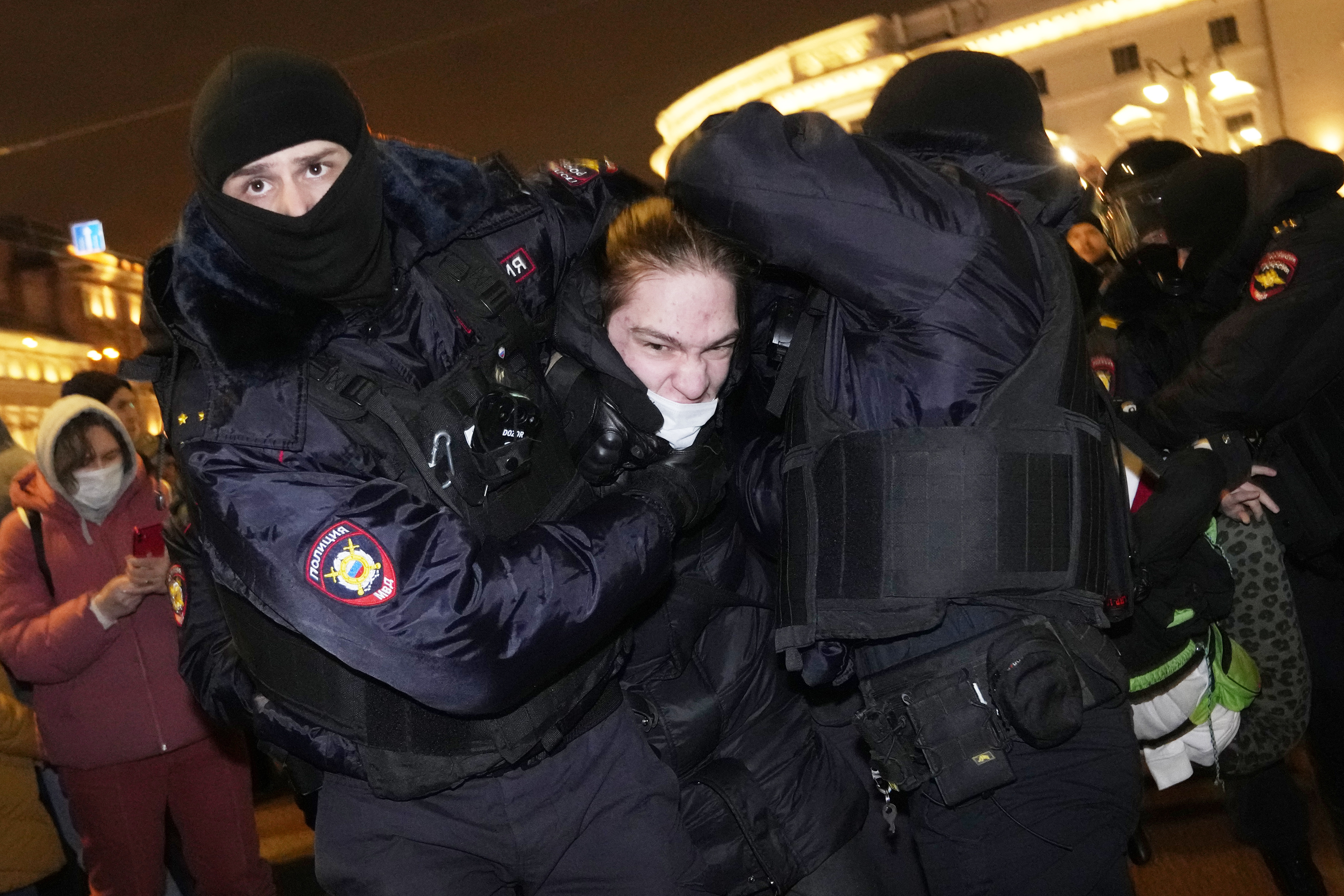 Photos: Hundreds arrested as Russians protest Ukraine attack
