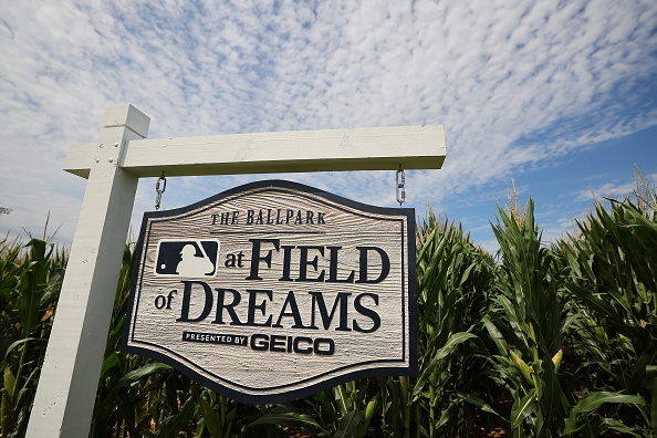 Photos: Cubs beat Reds in second 'Field of Dreams' game
