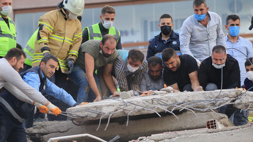 Deadly earthquake shakes Greece, Turkey, destroying buildings