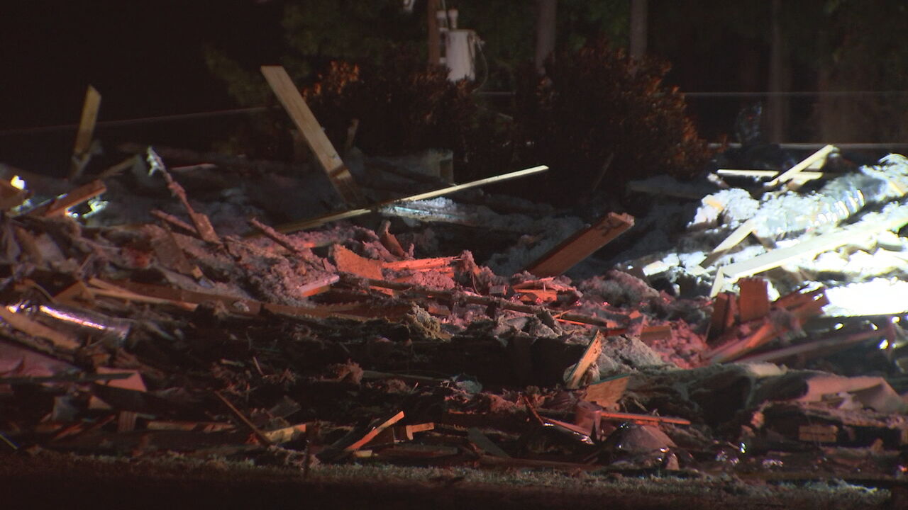 Home collapses near Lake Norman early Tuesday morning