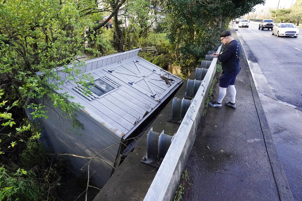 4 dead after record rains in Nashville cause flash flooding
