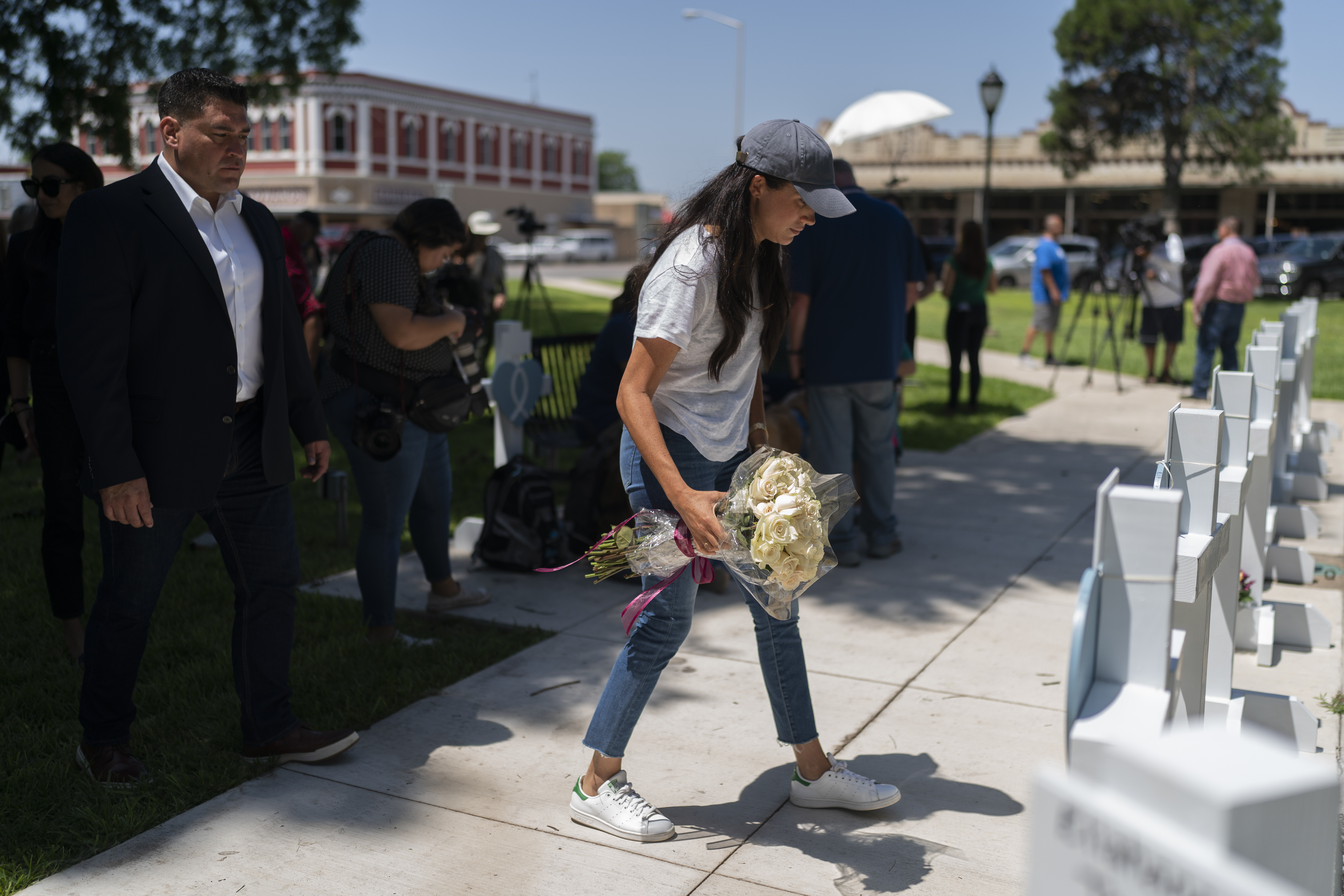 Meghan Markle, Uvalde residents pay tribute to Texas shooting victims