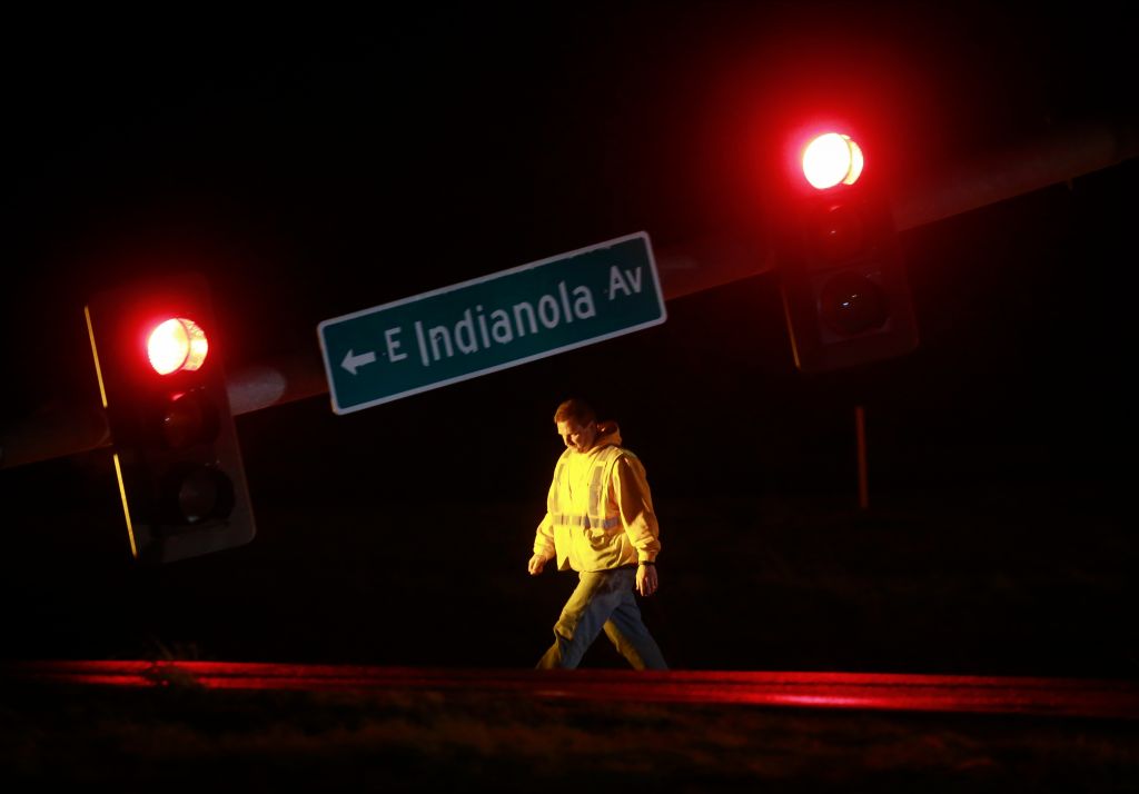 7 killed, including 2 young children, in tornado near Des Moines, Iowa