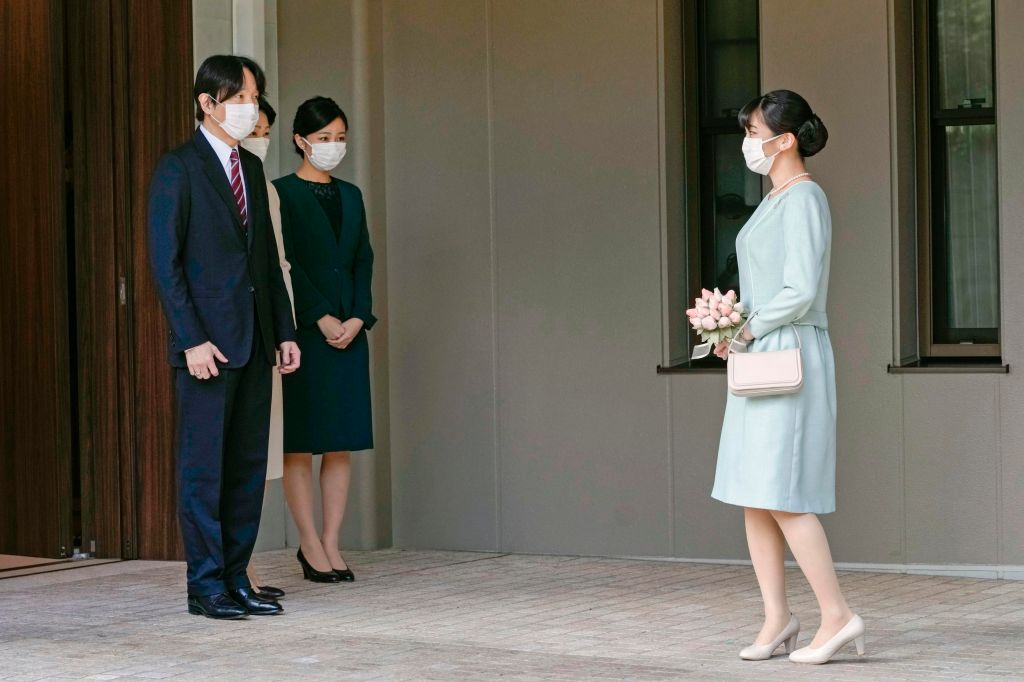Photos: Japan's Princess Mako marries commoner, loses royal status