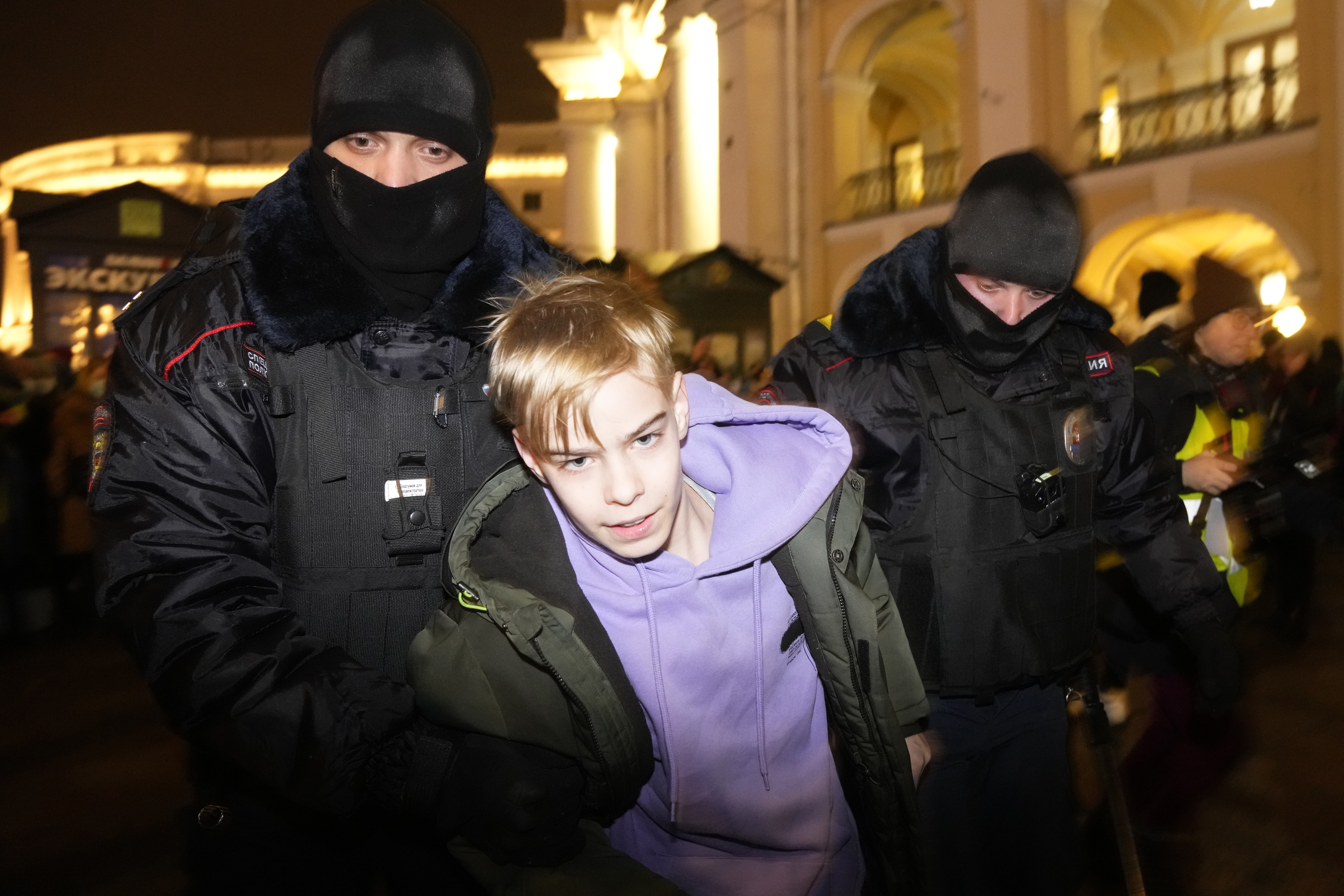 Photos: Hundreds arrested as Russians protest Ukraine attack