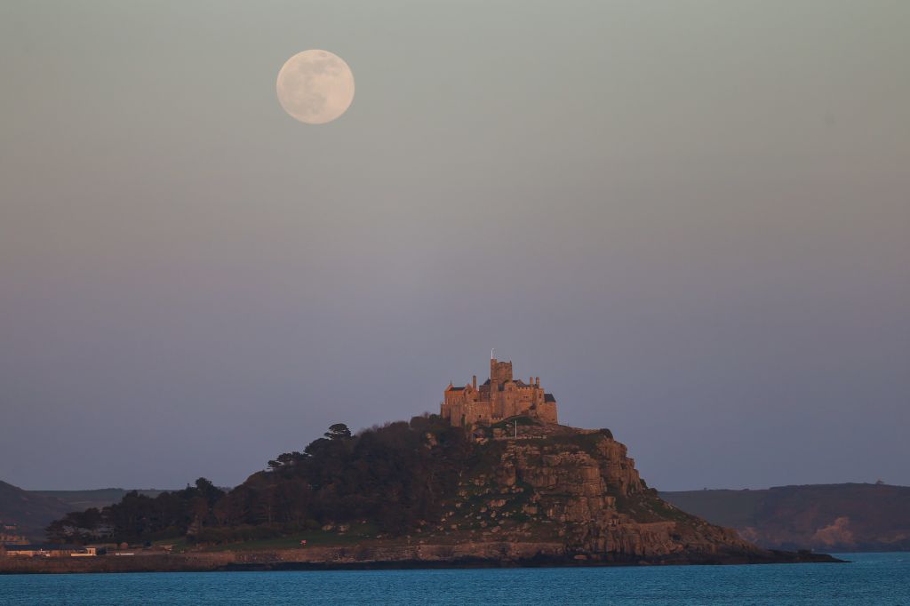 Photos: Super Pink Moon, April's full moon, brightens the night sky