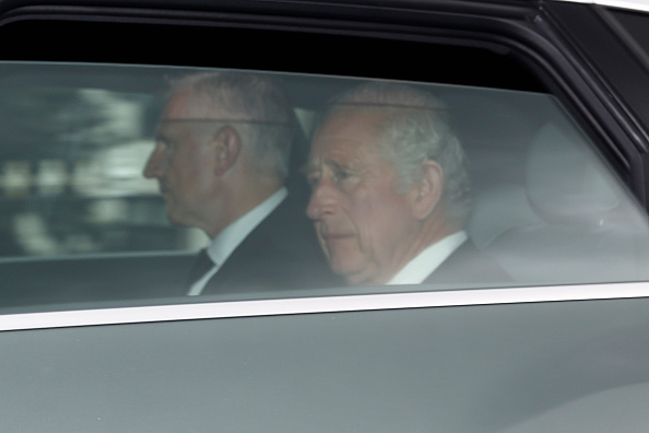 Photos: Queen Elizabeth II tributes continue across UK as royals, public grieve
