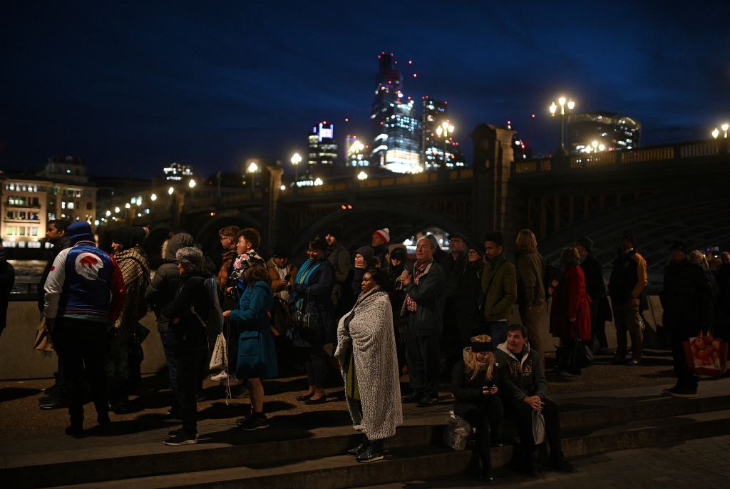 Mourners flock to pay respects to Queen Elizabeth II