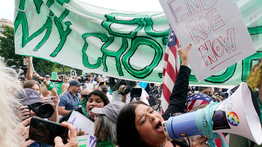 Supreme Court overturns Roe v. Wade