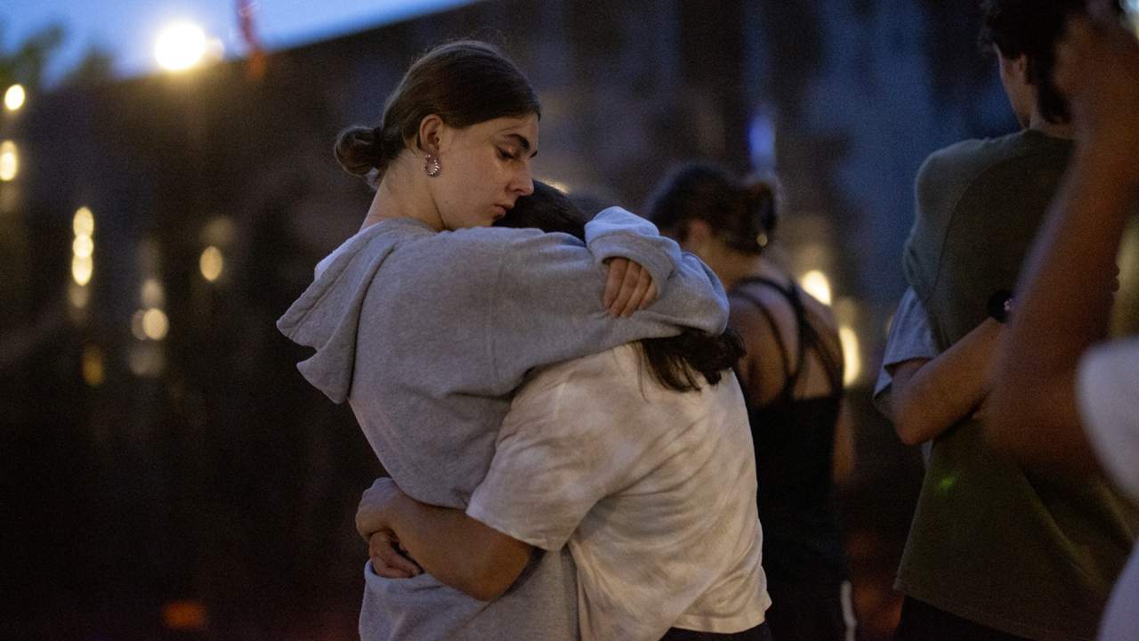 Photos: Highland Park parade shooting victims remembered at vigil