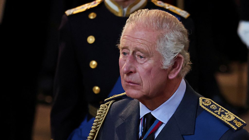 Photos: Mourners pay respects as Queen Elizabeth II lies in state