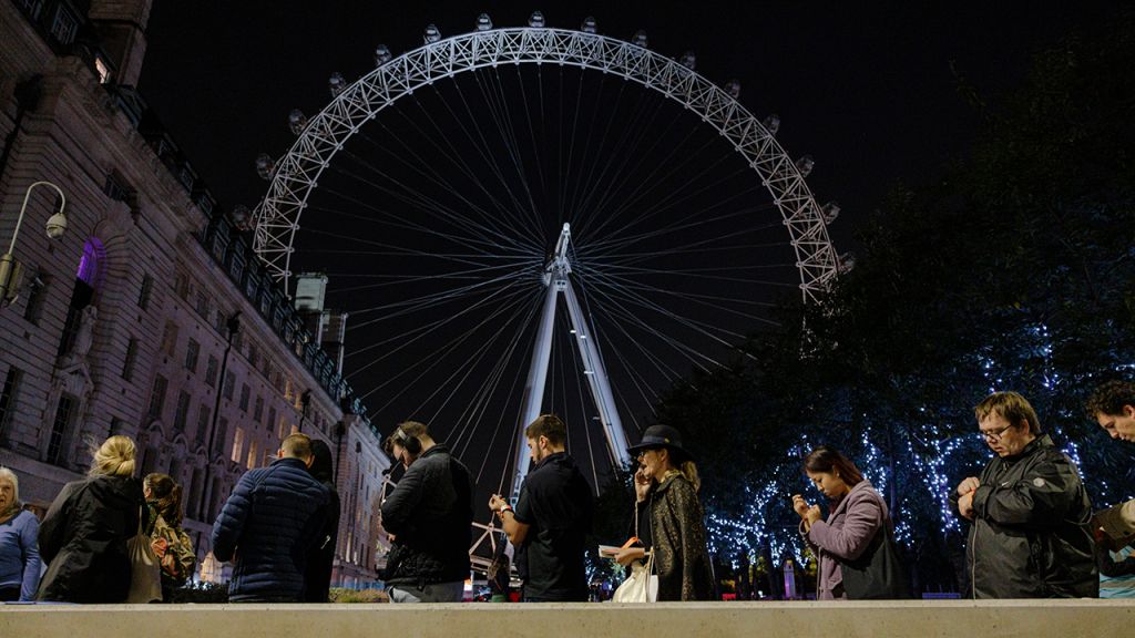 Photos: Queen Elizabeth II lies in state as thousands wait through night to pay respects