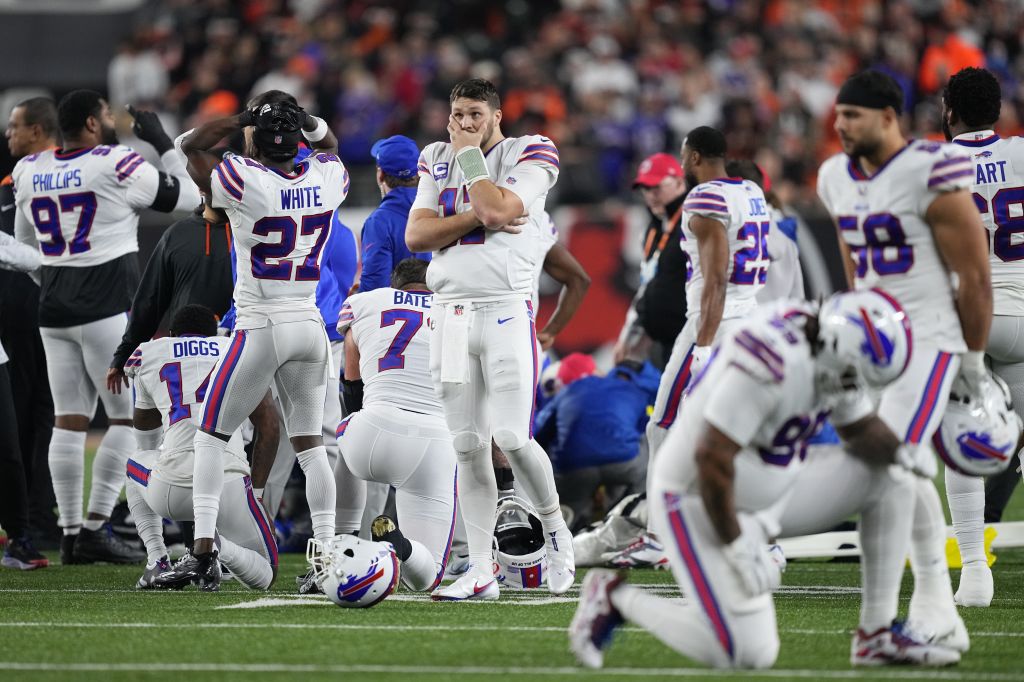 Buffalo Bills safety Damar Hamlin collapses, receives CPR on field