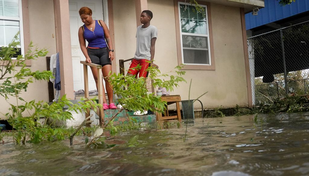 Ida damages buildings, floods roads on Gulf Coast