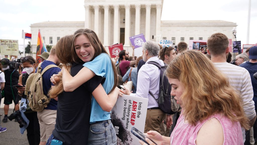 Supreme Court overturns Roe v. Wade