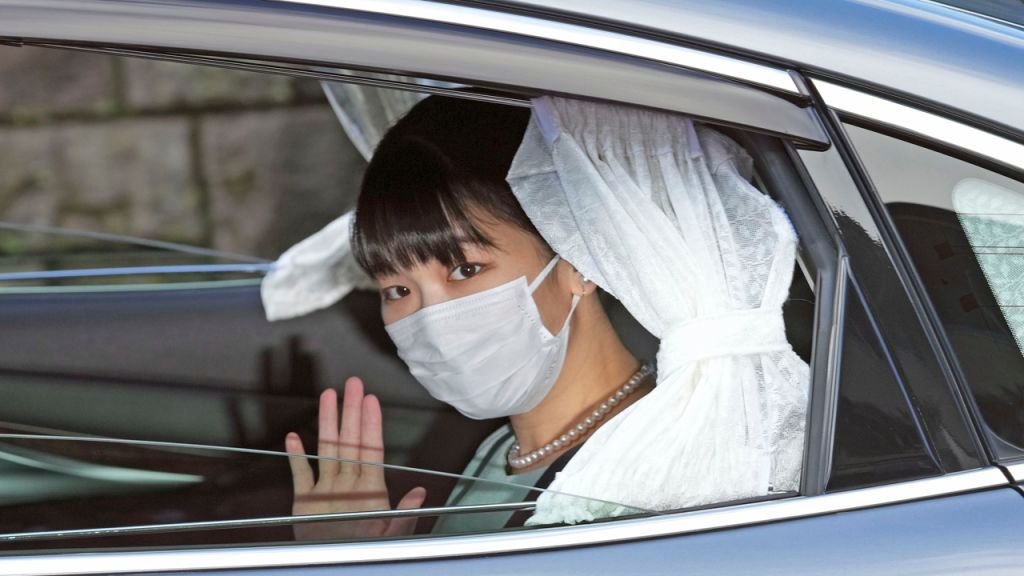 Photos: Japan's Princess Mako marries commoner, loses royal status