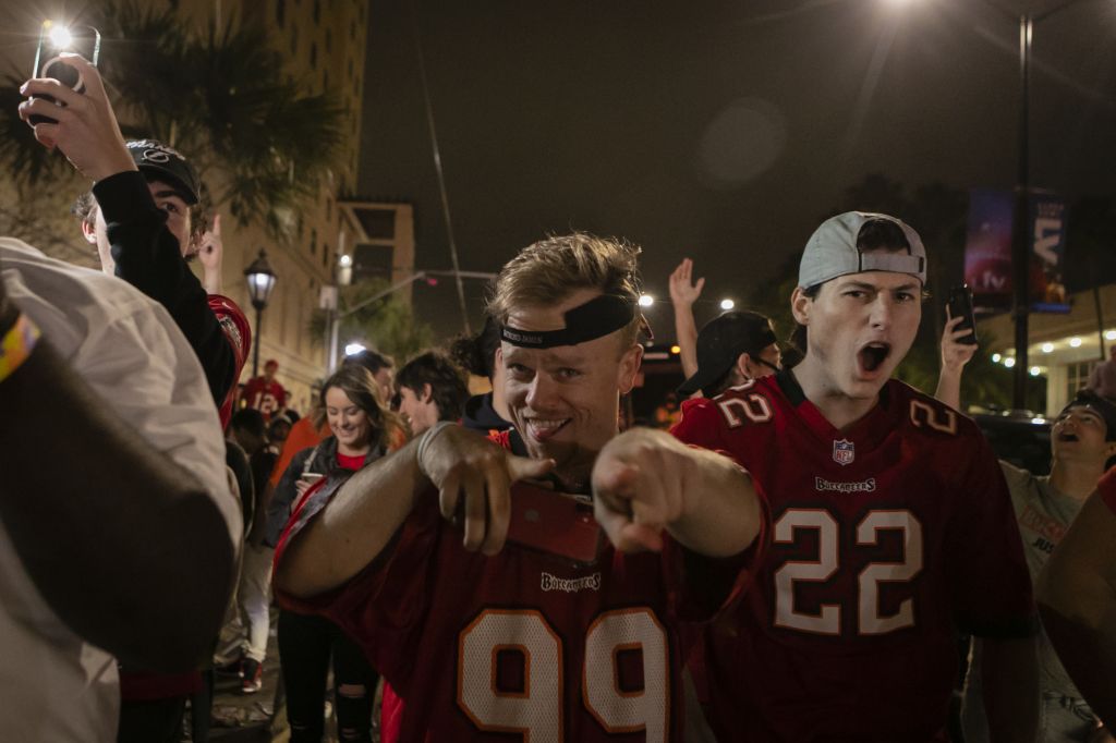 Photos: Tampa Bay fans crowd streets to celebrate Bucs' Super Bowl win