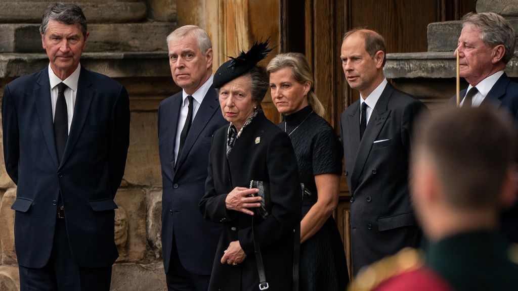 Photos: Queen Elizabeth II's coffin leaves Balmoral, arrives in Edinburgh