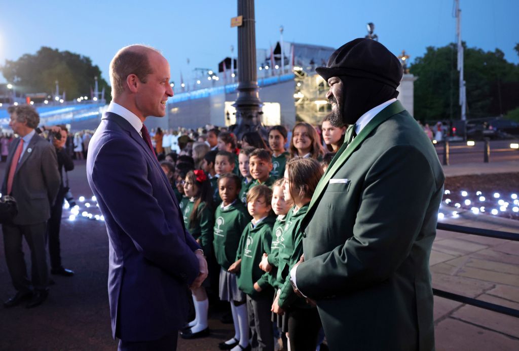 Photos: Queen Elizabeth II leads lighting of Platinum Jubilee beacons