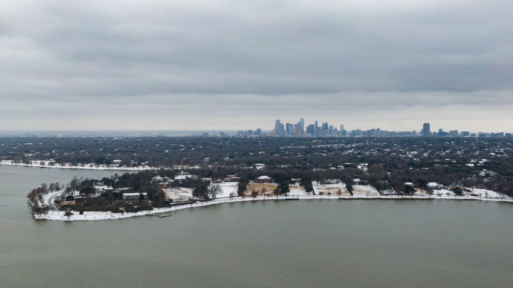 Photos: Winter storm dumps snow, ice on more states