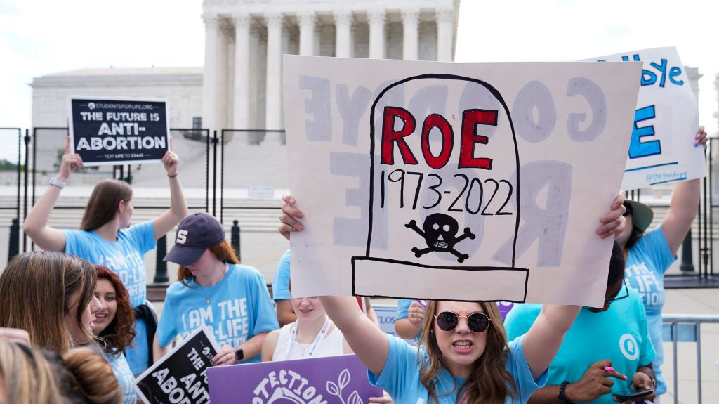Supreme Court overturns Roe v. Wade