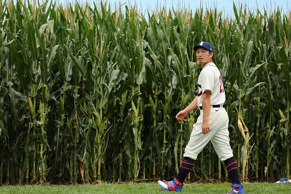 Photos: Cubs beat Reds in second 'Field of Dreams' game