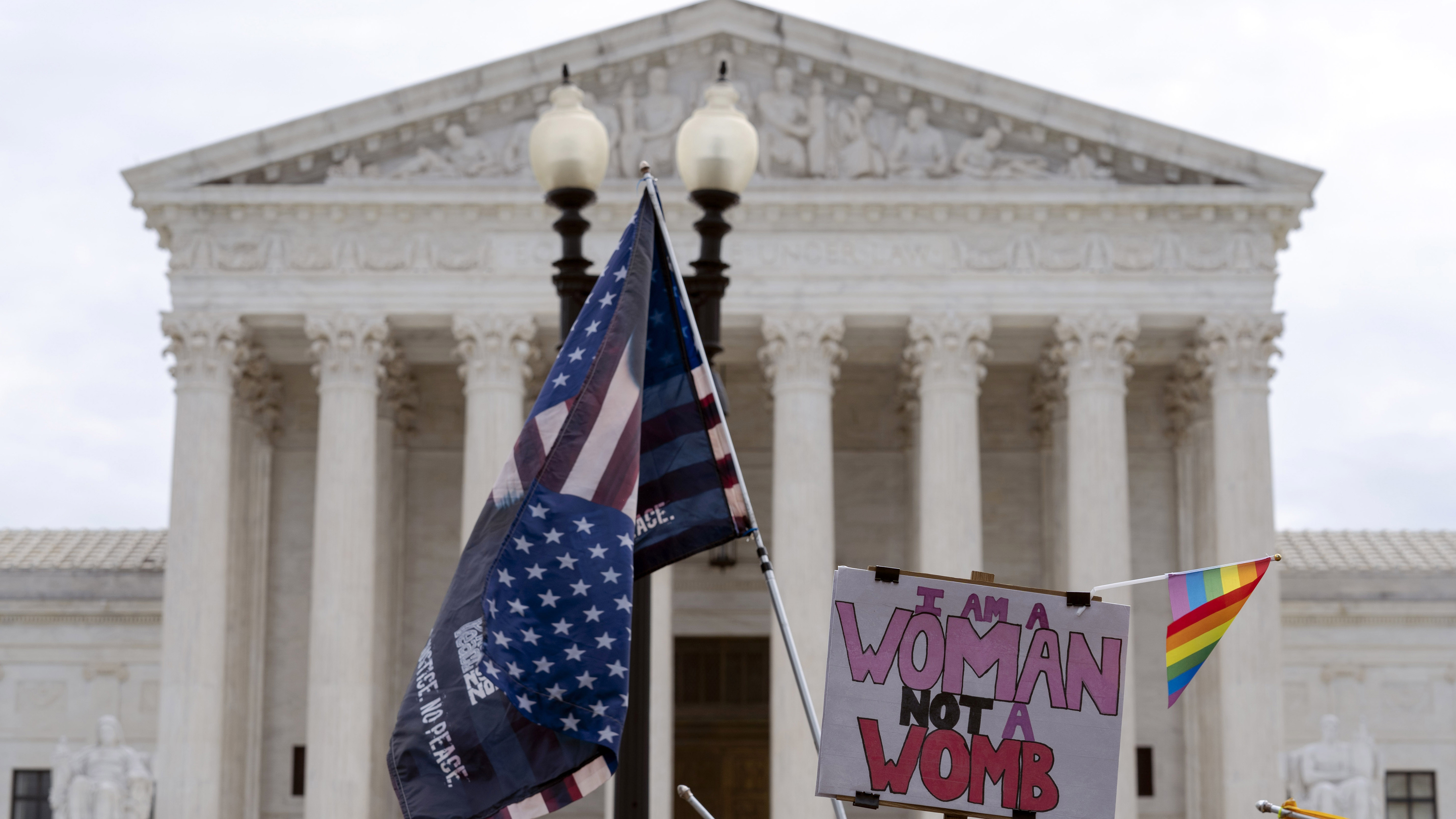 Supreme Court overturns Roe v. Wade