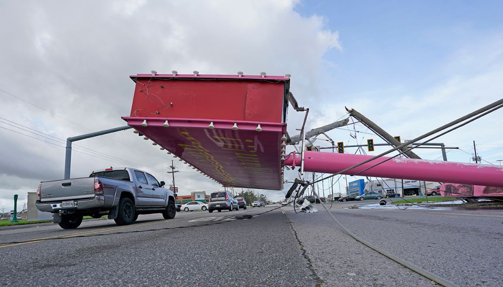 Ida damages buildings, floods roads on Gulf Coast