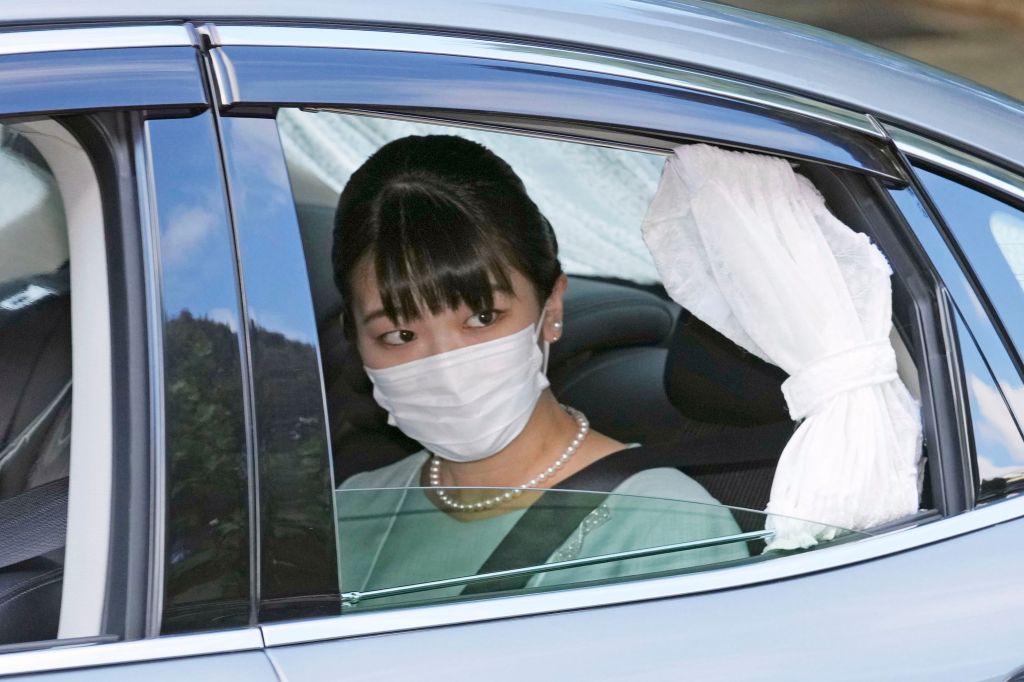 Photos: Japan's Princess Mako marries commoner, loses royal status