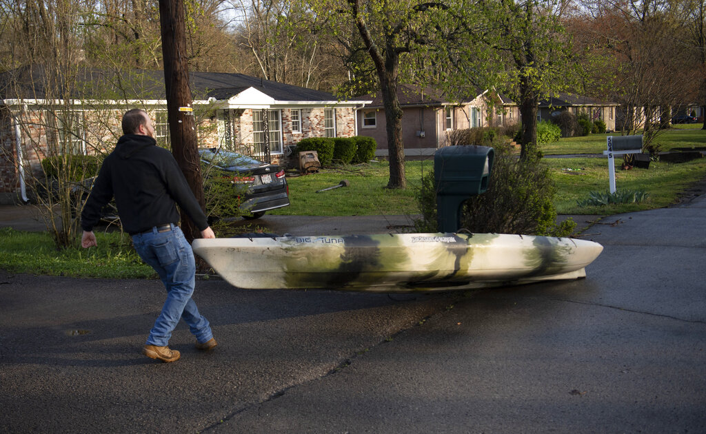 4 dead after record rains in Nashville cause flash flooding