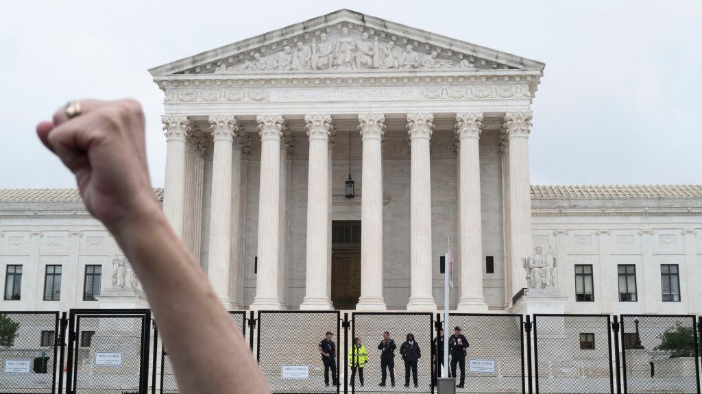 Supreme Court overturns Roe v. Wade