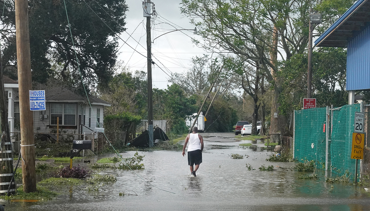 Ida damages buildings, floods roads on Gulf Coast