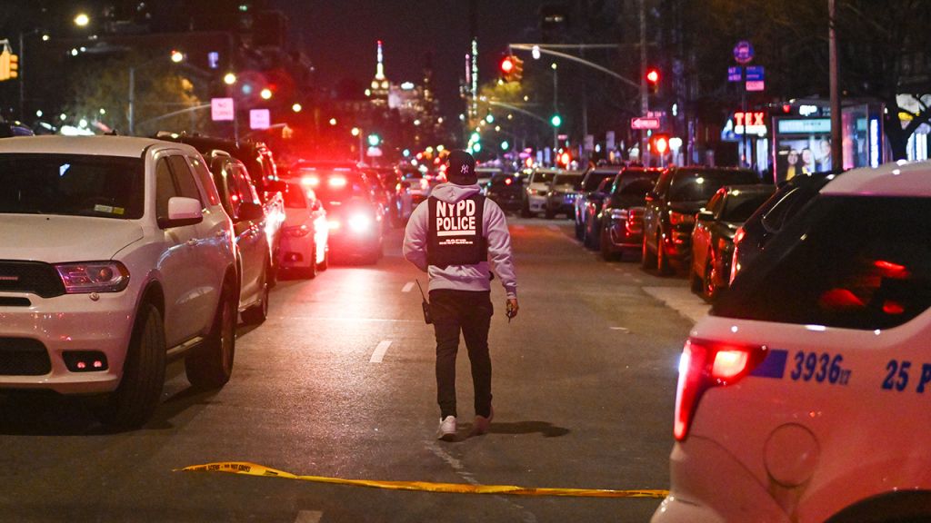 2 NYPD officers shot in Harlem