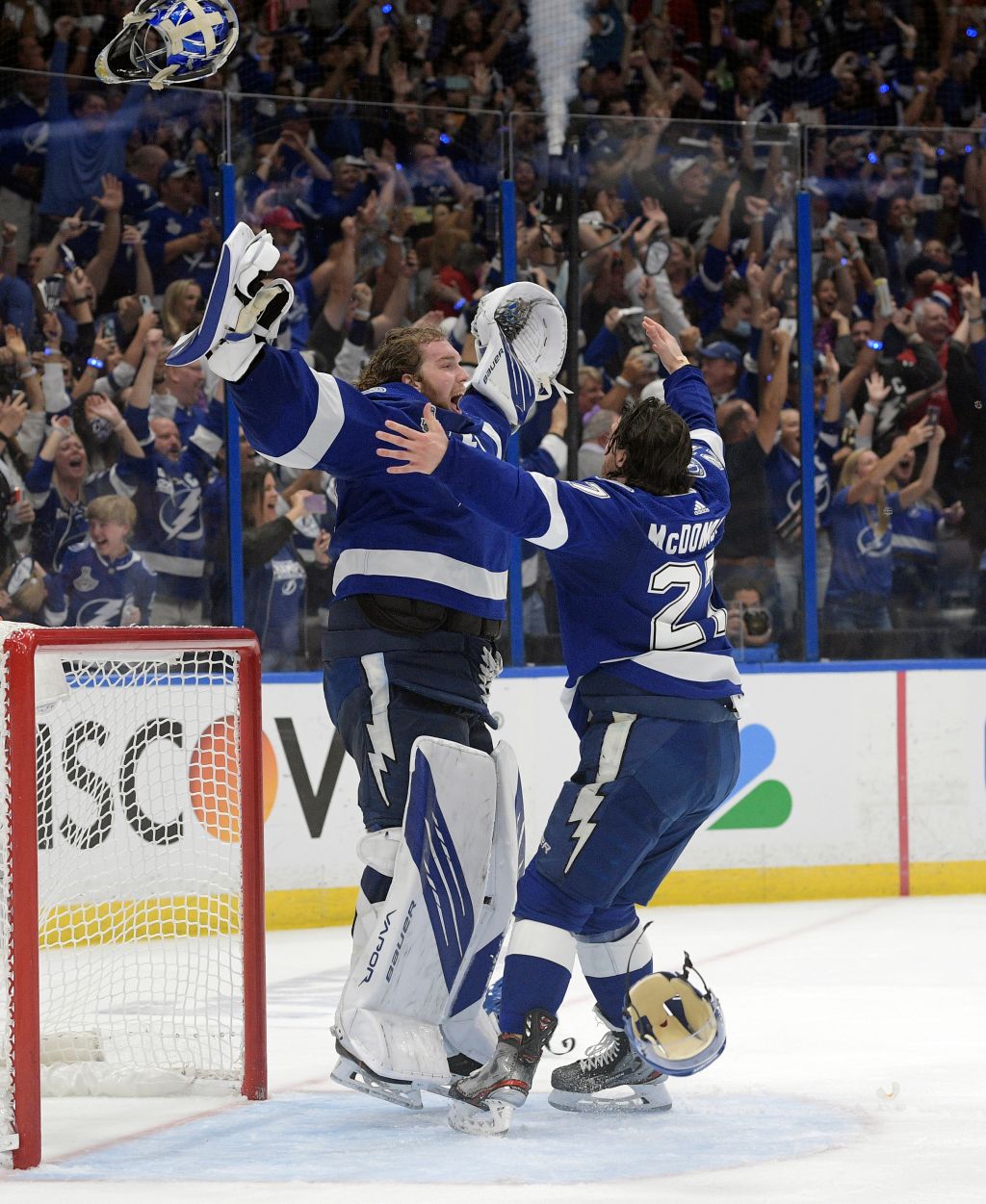 Photos: Tampa Bay Lightning beat Montreal Canadiens to win 2nd straight Stanley Cup