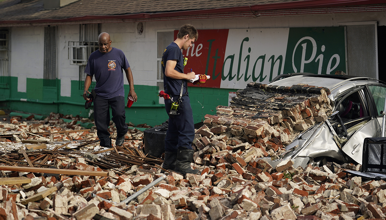 Ida damages buildings, floods roads on Gulf Coast