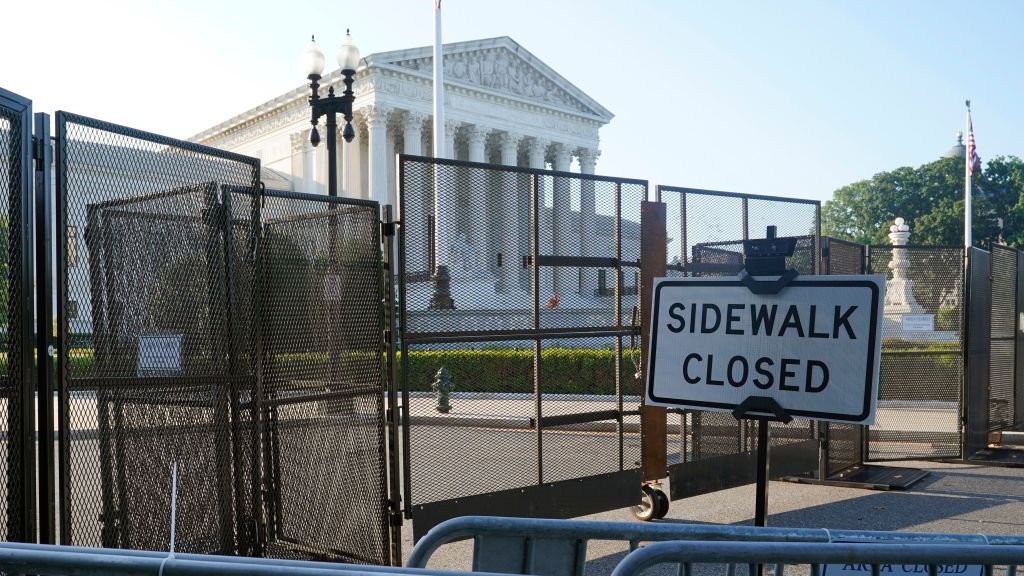 Supreme Court overturns Roe v. Wade