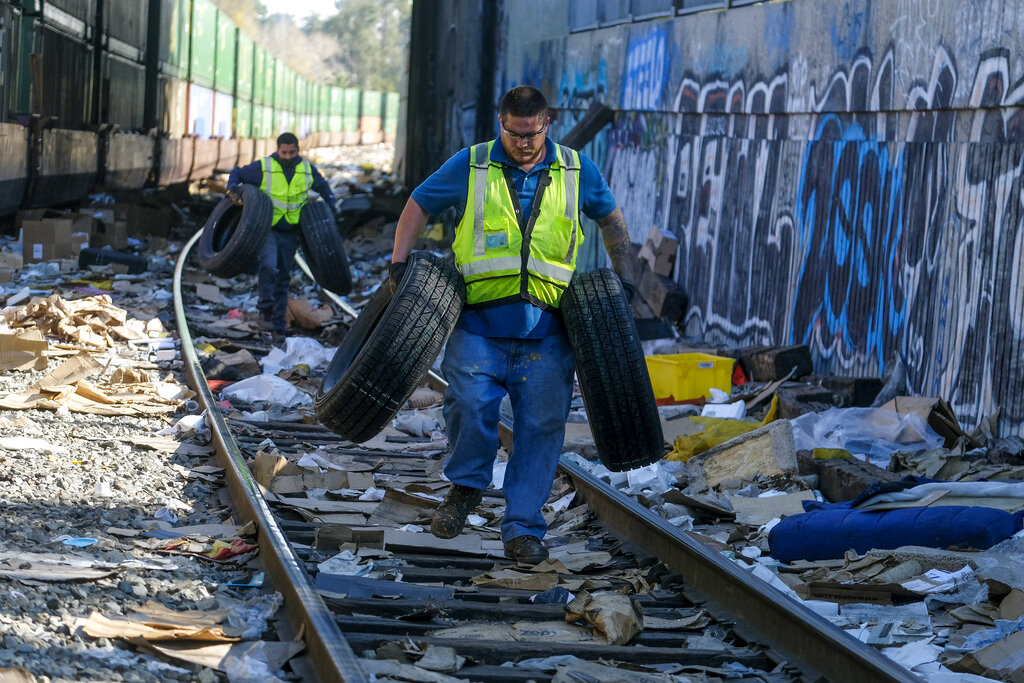 Thieves target LA freight trains