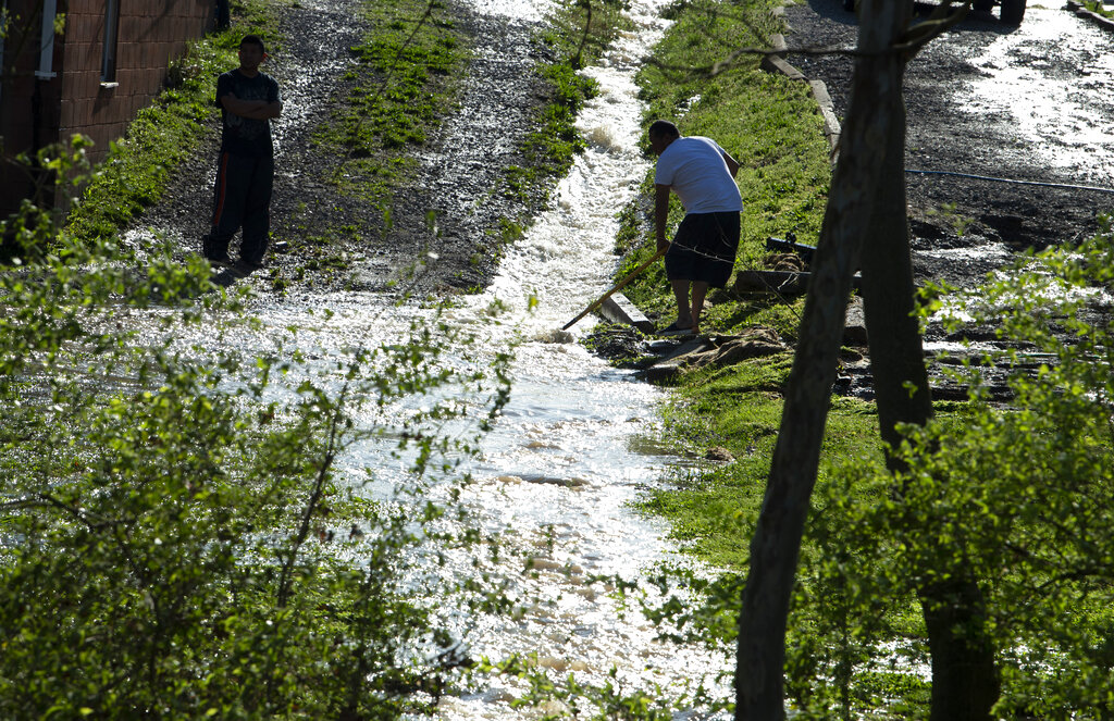 4 dead after record rains in Nashville cause flash flooding