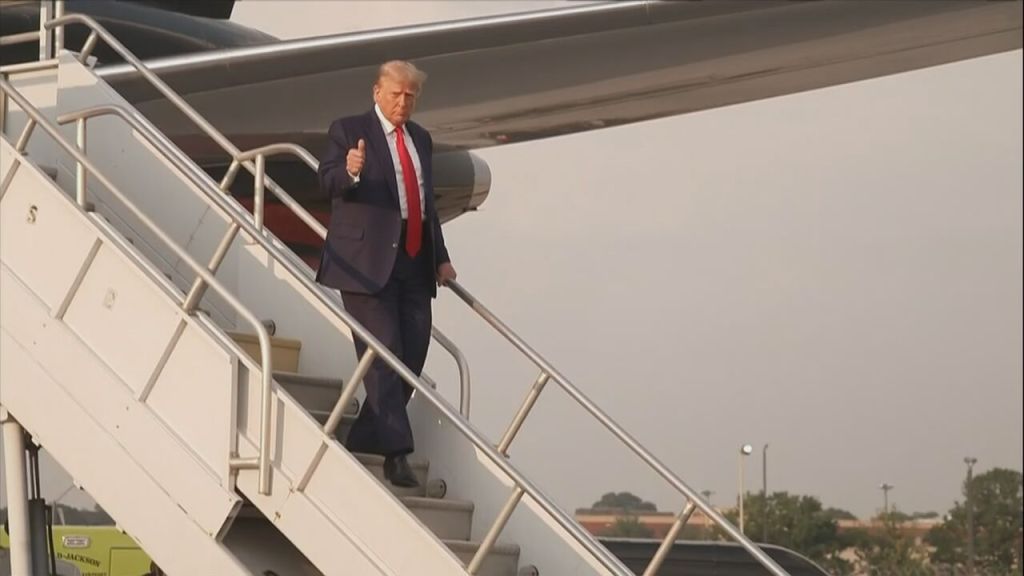 Trump getting off the plane at Hartsfield-Jackson