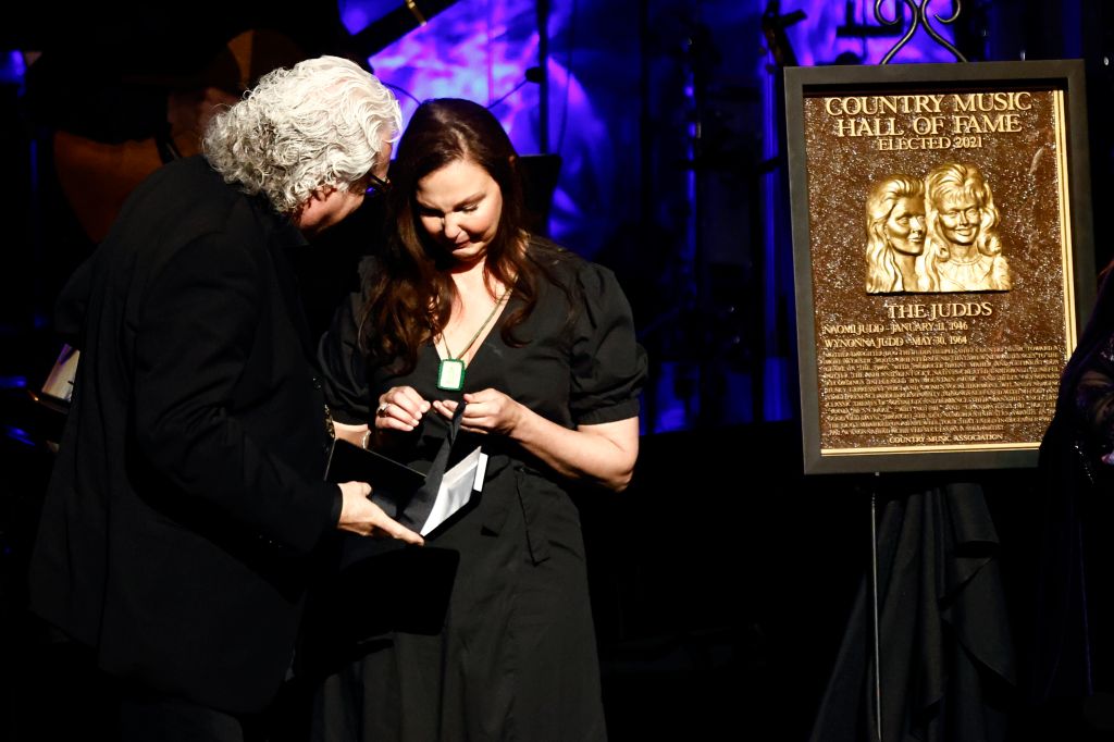 Photos: The Judds, Ray Charles join Country Music Hall of Fame