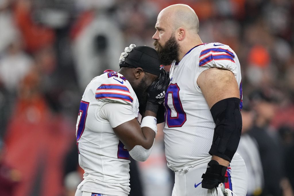 Buffalo Bills safety Damar Hamlin collapses, receives CPR on field