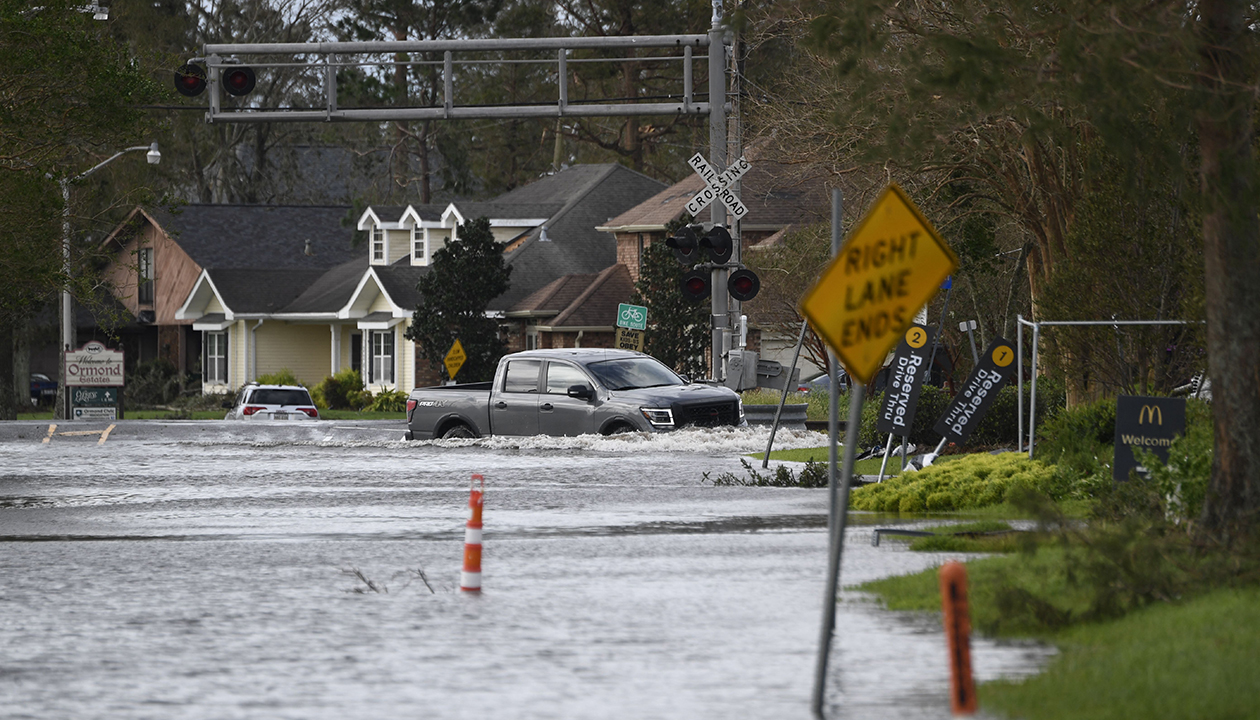 Ida damages buildings, floods roads on Gulf Coast